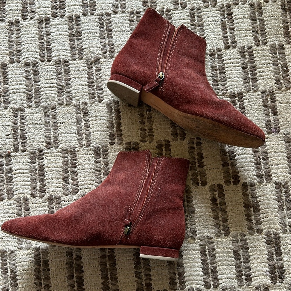 Doen Maroon Suede Ankle Booties 9